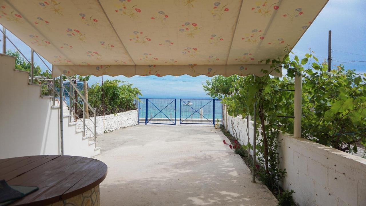 Joana'S Rooms Himare Exterior photo